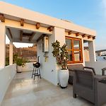 Casa Bali Castillo View Private Pool & Rooftop, Near Historic Center