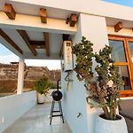 Casa Bali Castillo View Private Pool & Rooftop, Near Historic Center