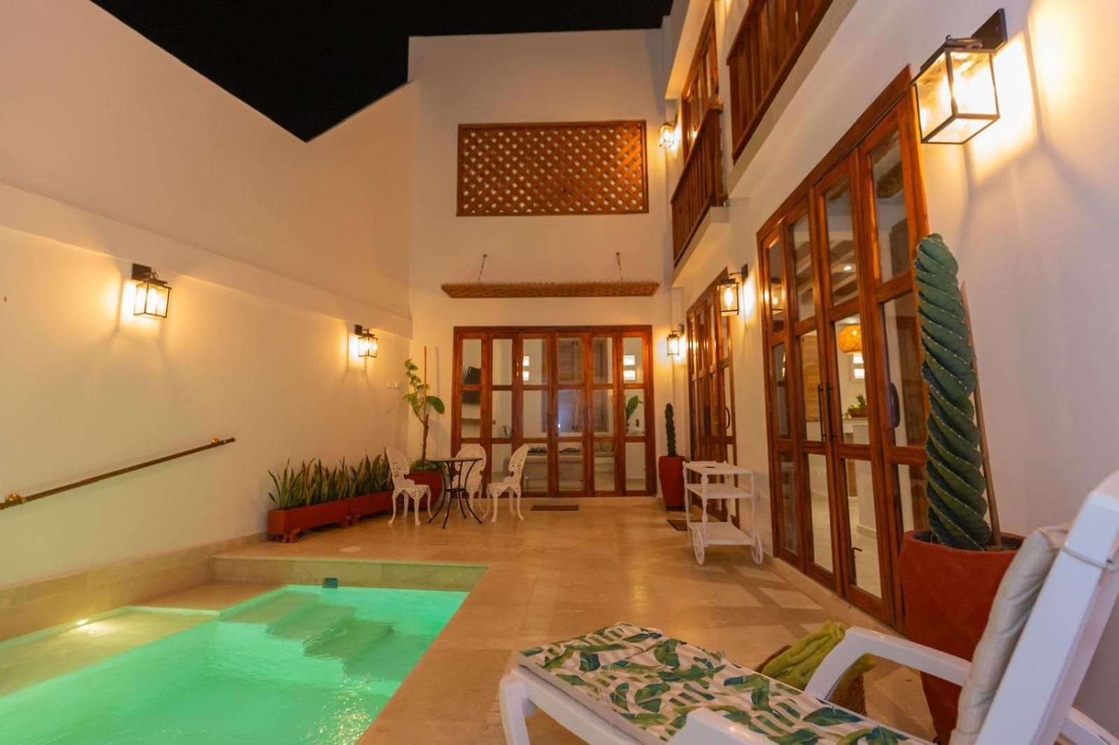 Casa Bali Castillo View Private Pool & Rooftop, Near Historic Center Holiday home Cartagena