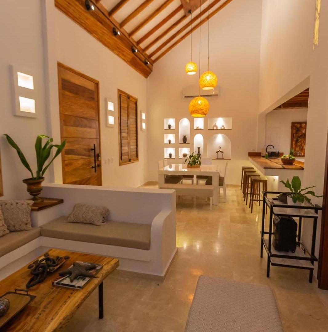 Casa Bali Castillo View Private Pool & Rooftop, Near Historic Center