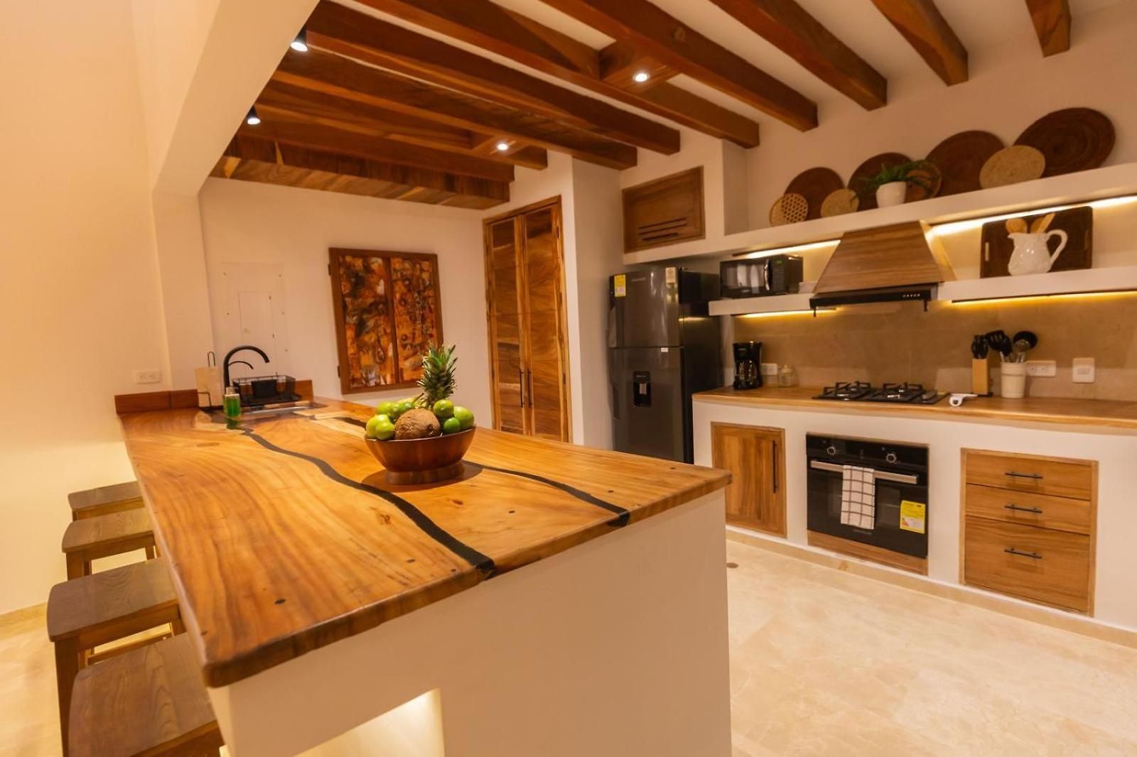 Casa Bali Castillo View Private Pool & Rooftop, Near Historic Center Cartagena