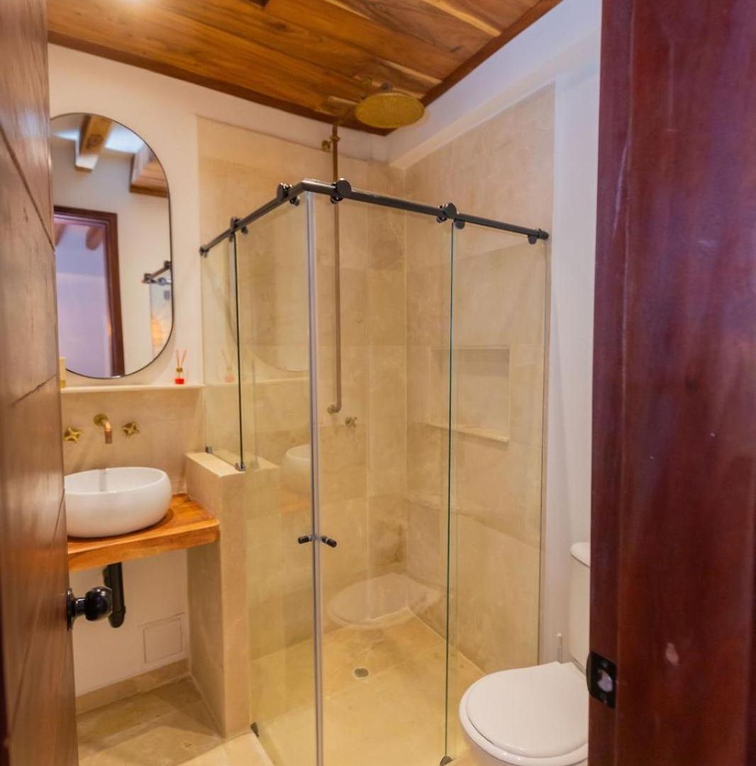 Casa Bali Castillo View Private Pool & Rooftop, Near Historic Center *