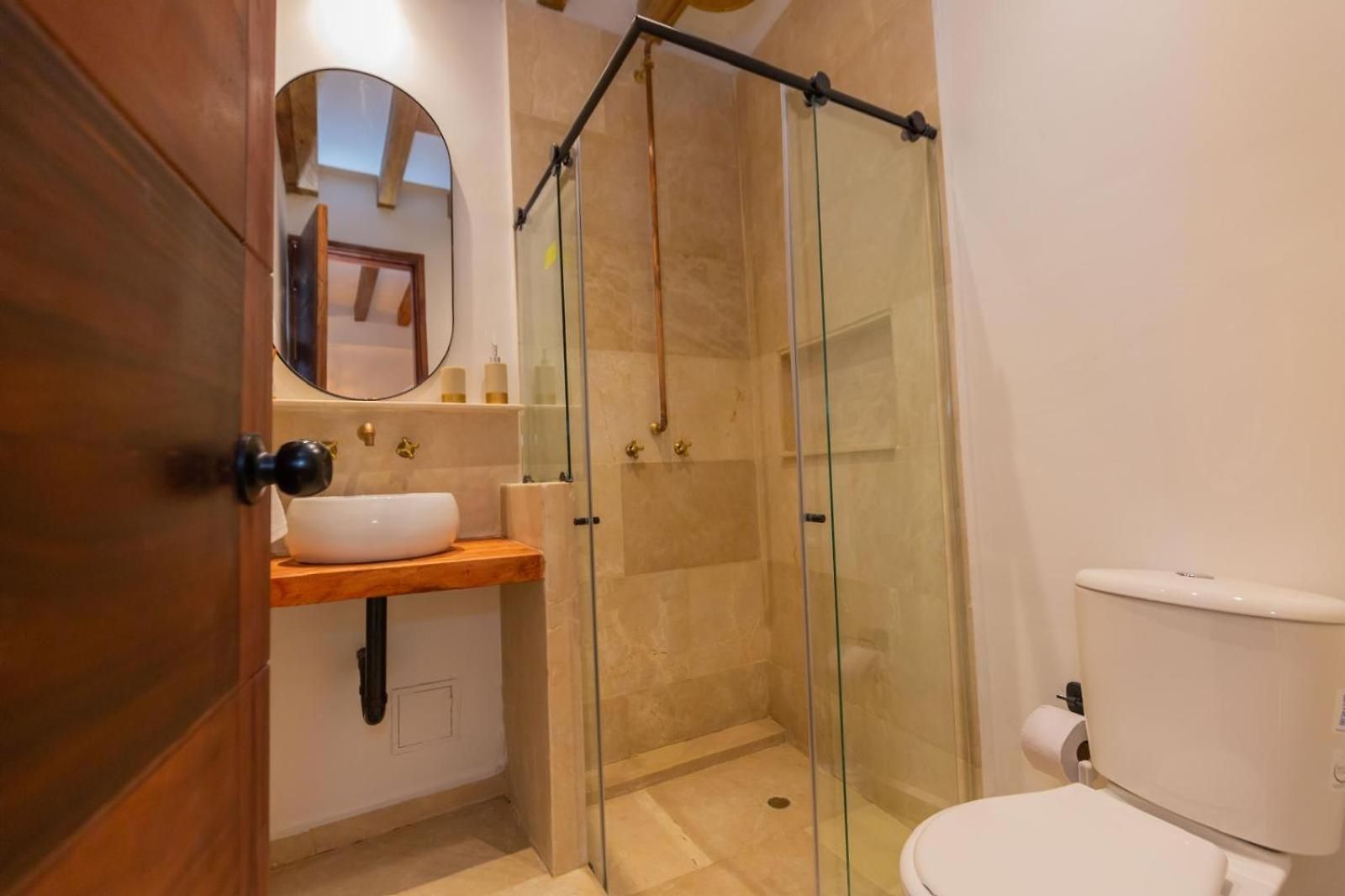 Casa Bali Castillo View Private Pool & Rooftop, Near Historic Center *