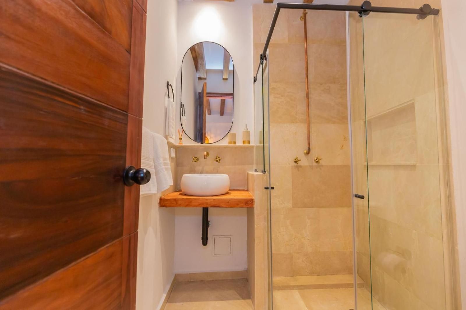 Casa Bali Castillo View Private Pool & Rooftop, Near Historic Center Cartagena