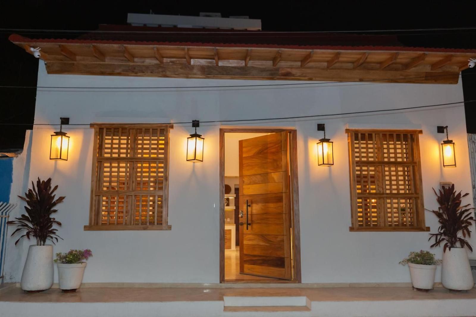 Casa Bali Castillo View Private Pool & Rooftop, Near Historic Center Holiday home