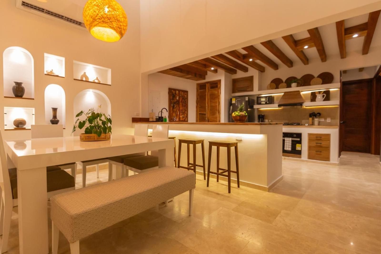 Casa Bali Castillo View Private Pool & Rooftop, Near Historic Center Holiday home