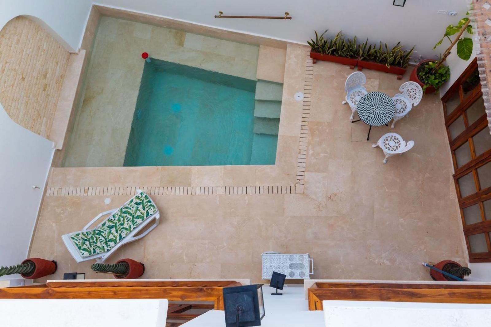 Casa Bali Castillo View Private Pool & Rooftop, Near Historic Center Cartagena