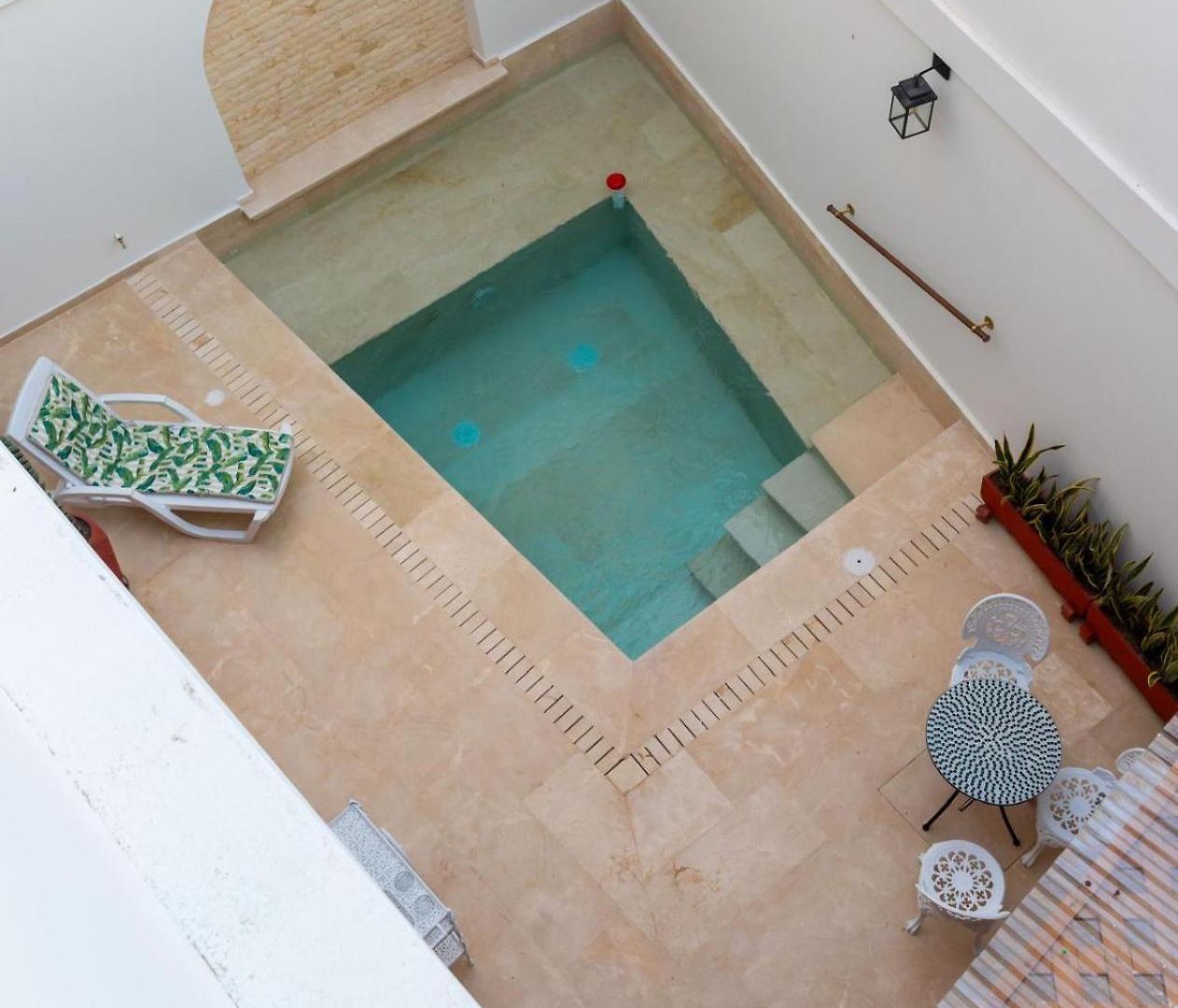 Casa Bali Castillo View Private Pool & Rooftop, Near Historic Center