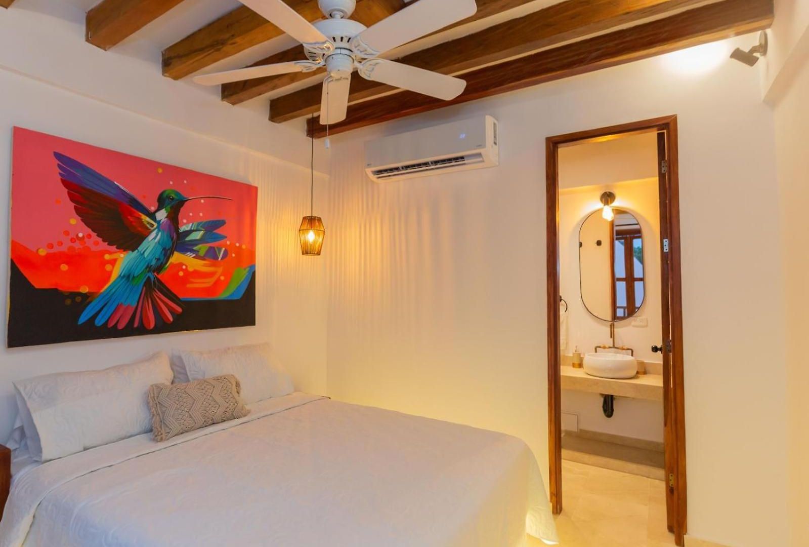 Casa Bali Castillo View Private Pool & Rooftop, Near Historic Center Cartagena