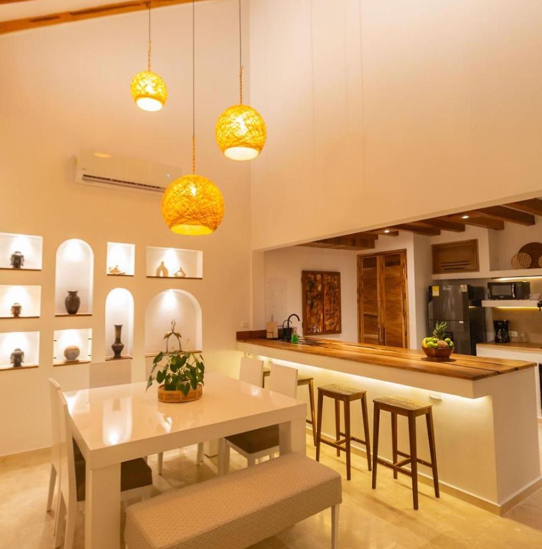 Casa Bali Castillo View Private Pool & Rooftop, Near Historic Center *