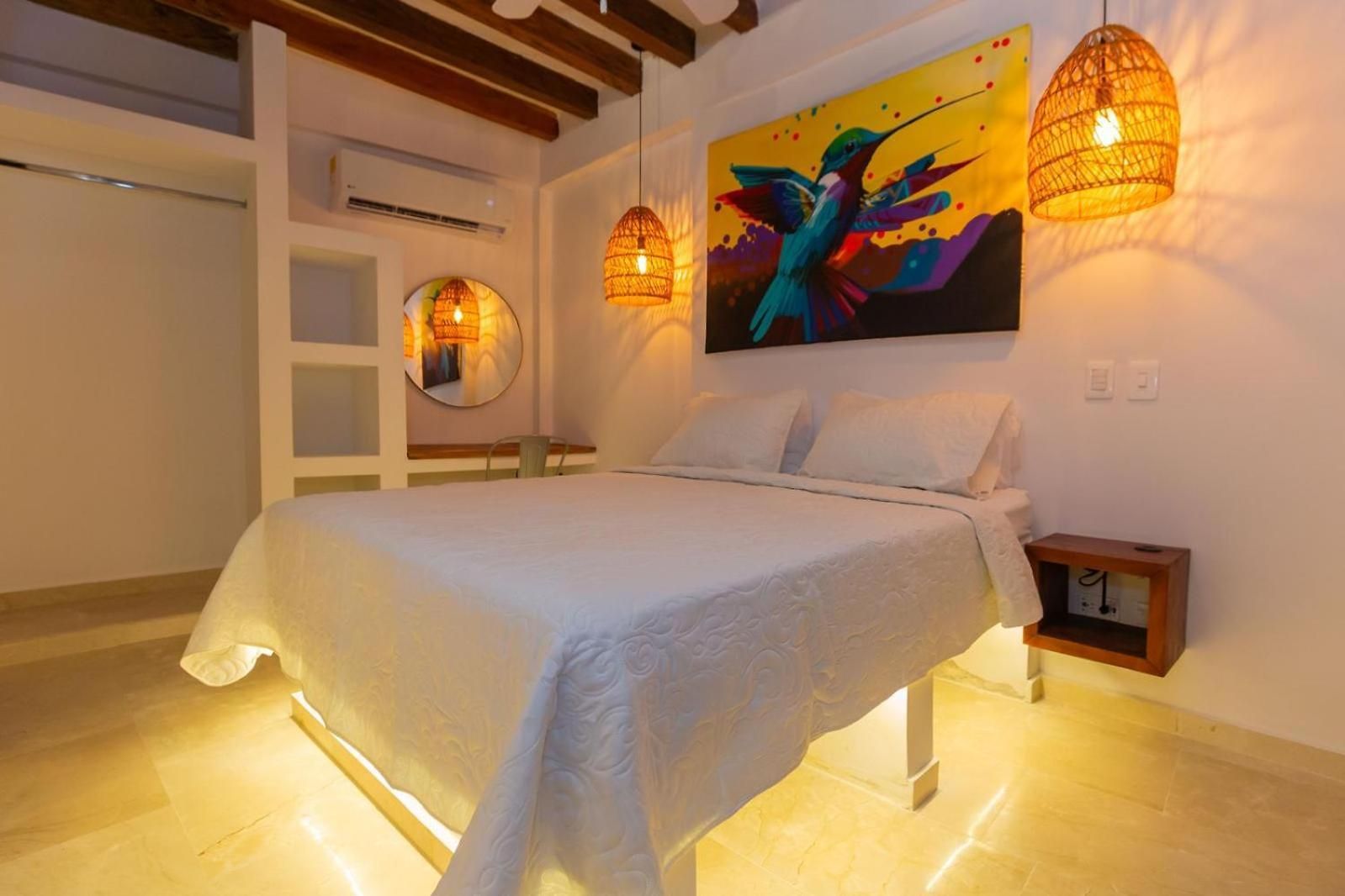 Casa Bali Castillo View Private Pool & Rooftop, Near Historic Center Holiday home