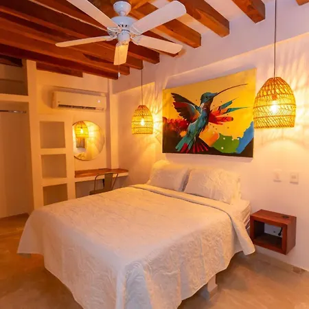 Casa Bali Castillo View Private Pool & Rooftop, Near Historic Center