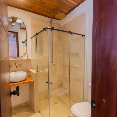 Casa Bali Castillo View Private Pool & Rooftop, Near Historic Center *