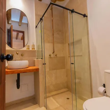 Casa Bali Castillo View Private Pool & Rooftop, Near Historic Center *