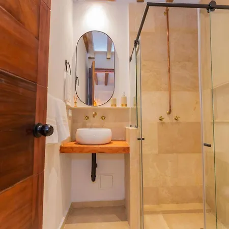 Casa Bali Castillo View Private Pool & Rooftop, Near Historic Center Cartagena