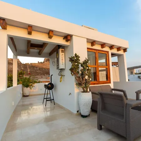 Holiday home Casa Bali Castillo View Private Pool & Rooftop, Near Historic Center *
