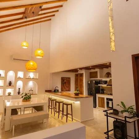 Casa Bali Castillo View Private Pool & Rooftop, Near Historic Center Holiday home Cartagena