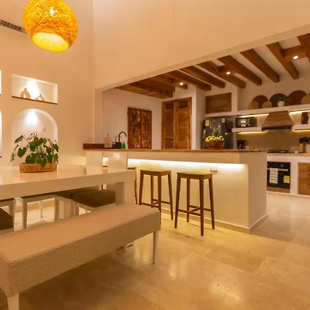 Casa Bali Castillo View Private Pool & Rooftop, Near Historic Center Holiday home