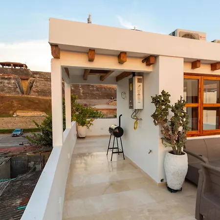 Casa Bali Castillo View Private Pool & Rooftop, Near Historic Center Holiday home