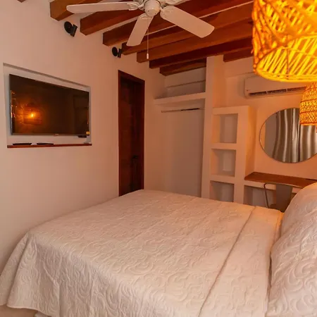 Casa Bali Castillo View Private Pool & Rooftop, Near Historic Center *