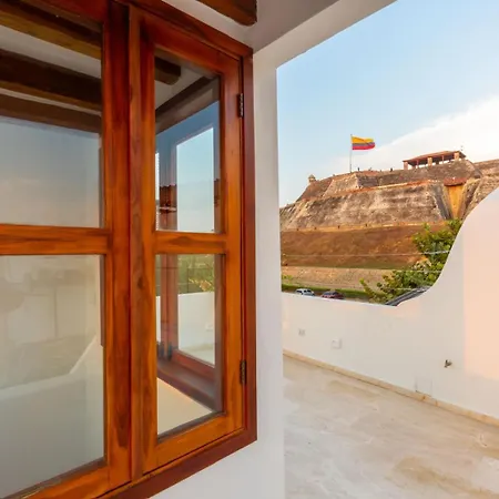 Casa Bali Castillo View Private Pool & Rooftop, Near Historic Center Cartagena