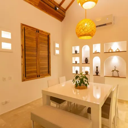 Casa Bali Castillo View Private Pool & Rooftop, Near Historic Center Holiday home